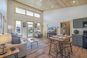 TV - Stylish 2BR! - 2026 New Build! - [Bayside Cottage] (Trenton)