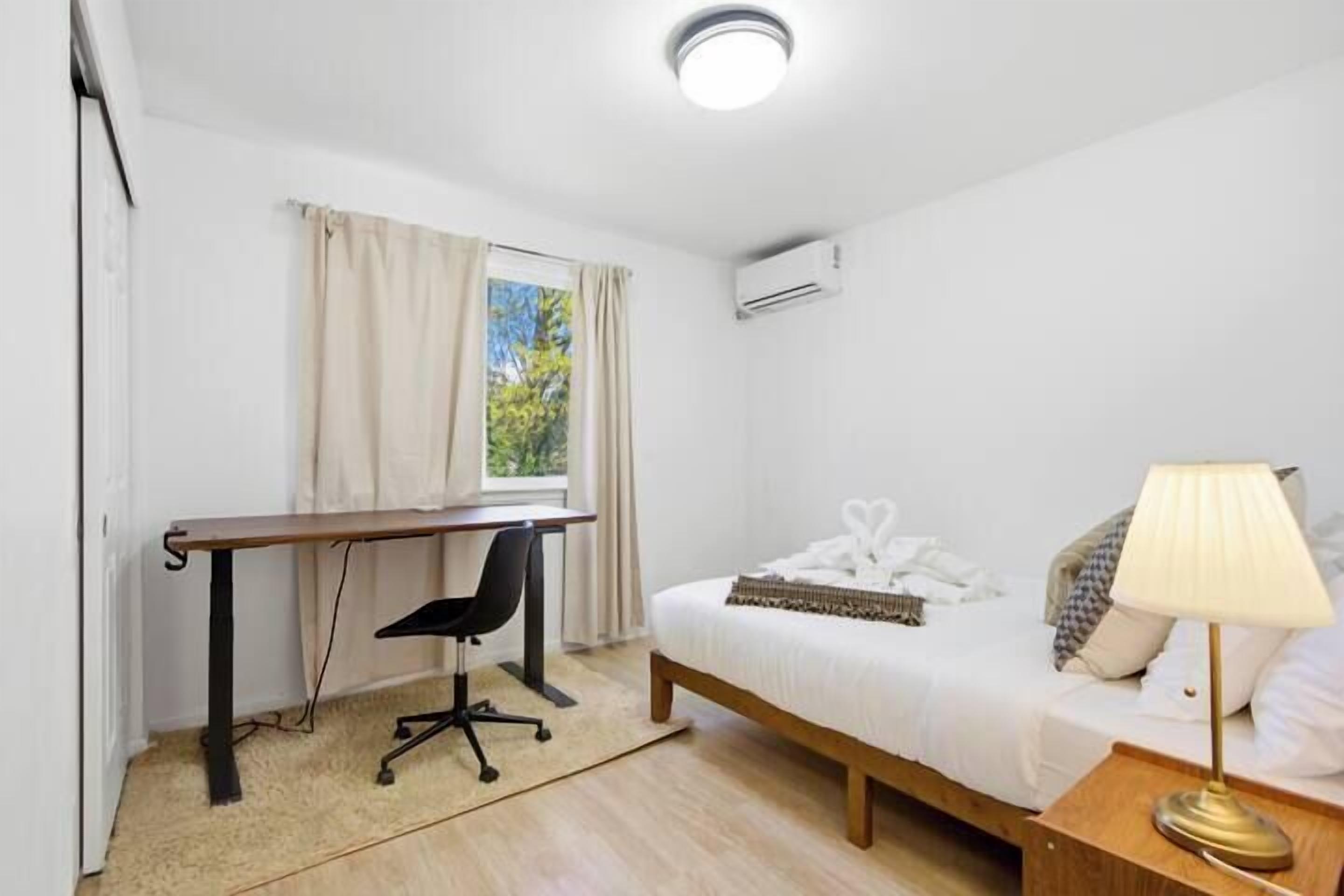 Desk, iron/ironing board, WiFi, bed sheets