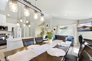 Dining - Close to Light Rail | Sunlit Seattle Oasis & Yard (Seattle)