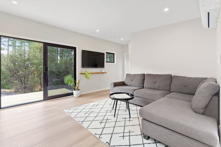 Luxury Bush Retreat With Outdoor Bath, Birds, Trails & Wine Country | Waimauku. - Auckland