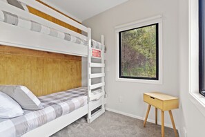 2 slaapkamers, een strijkplank/strijkijzer, wifi, beddengoed