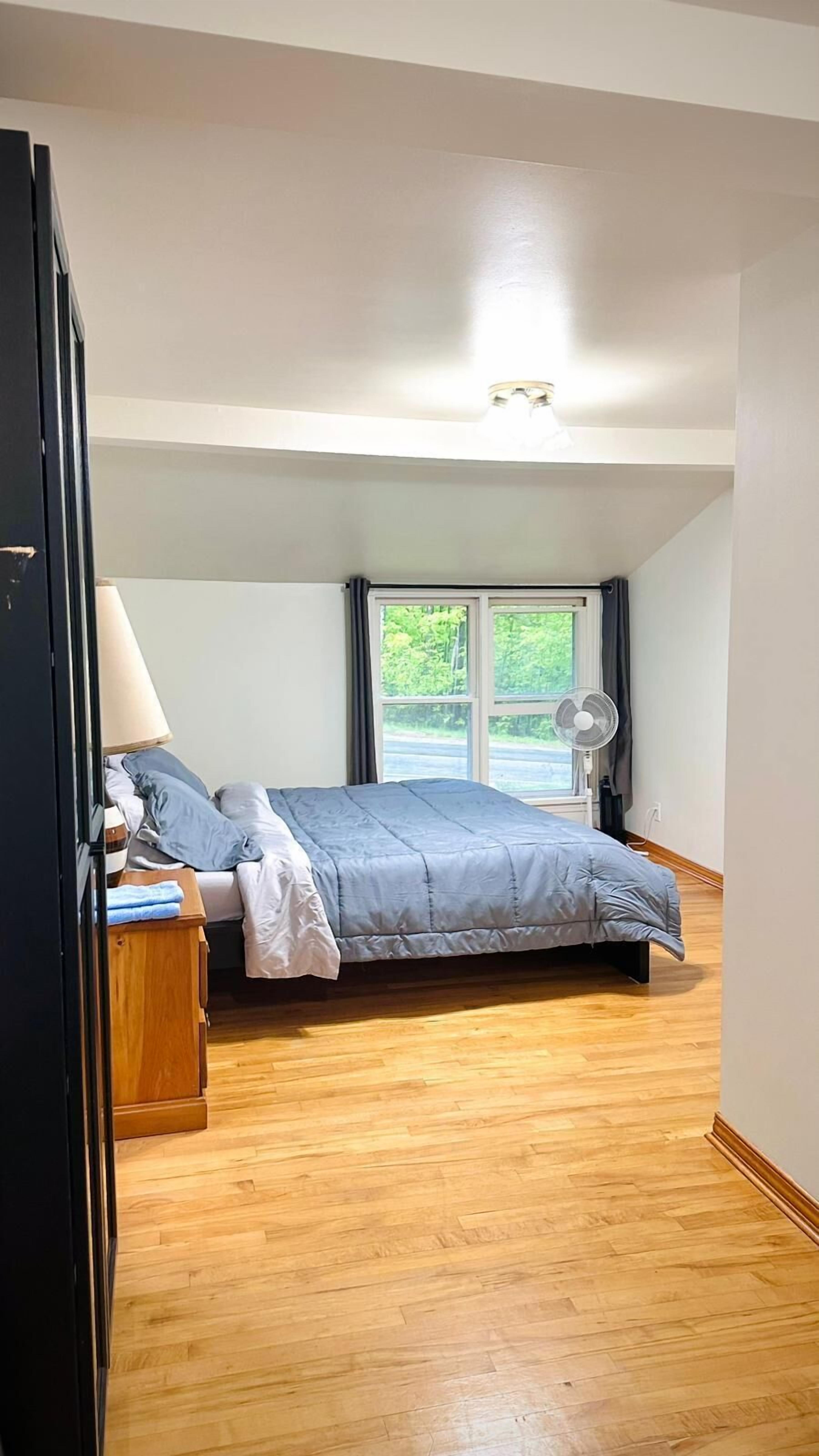 2 slaapkamers, reisbedje, gratis wifi, beddengoed