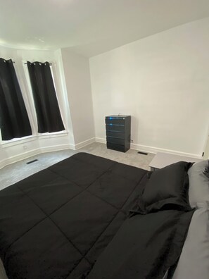 Iron/ironing board, WiFi, bed sheets - Modern oasis close to downtown & centrally located (Toledo)