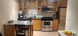 Private kitchen - DOWNTOWN VANCOUVER- 5 MINS WALK TO CRUISE TERMINAL AND  FIFA WORLD CUP---------- (Vancouver)