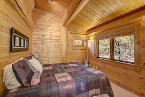 Room - Hidden Hollow Log Cabin in the Pines (Flagstaff)