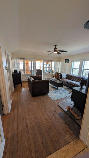 Smart TV, fireplace, DVD player, stereo