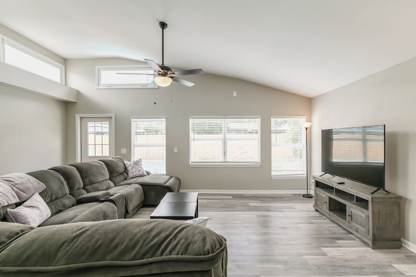 Central Melb Accessible 5bd/3ba Pool-sleeps 14! - Melbourne, FL