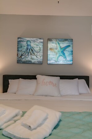 Iron/ironing board, travel cot, Internet, bed sheets - Central Melb Accessible 5bd/3ba Pool-Sleeps 14! (Melbourne)