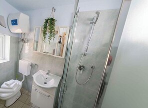 Bathroom - Holiday apartment with air conditioning and roof terrace with sea view (Imperia)