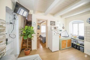 WiFi - Holiday apartment with air conditioning and roof terrace with sea view (Imperia)