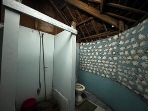 Bathroom - White Beach Bungalow  (Tanna Island)
