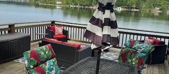 Charming 4-bedroom Lake Front Cabin on Glen Lake