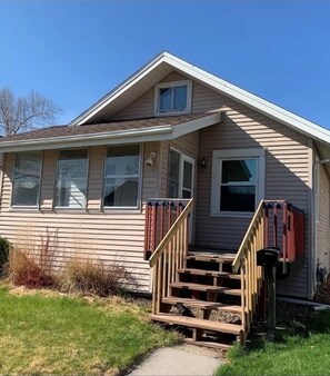 Exterior - Kadia’s Place The One Near Ellis and Downtown (Cedar Rapids)