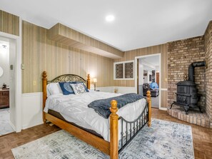 WiFi, bed sheets - Big Mtn Home, Dog & Kid Friendly, close to Biltmore, breweries, & orchards (Hendersonville)
