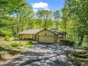 Exterior - Big Mtn Home, Dog & Kid Friendly, close to Biltmore, breweries, & orchards (Hendersonville)