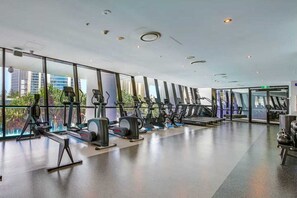 Fitness facility - Lvl 33 Ocean View Apartment | Pool | Gym | Beach | Parking (Surfers Paradise)