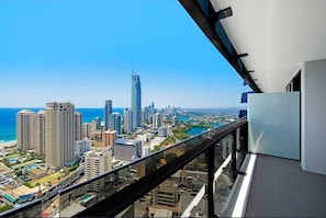 Property grounds - Lvl 33 Ocean View Apartment | Pool | Gym | Beach | Parking (Surfers Paradise)