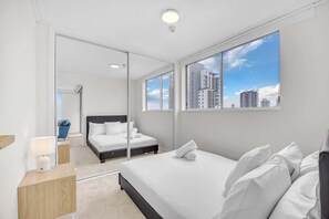 WiFi, bed sheets - Coastal Retreat with Ocean Views | Walk to Beach & Dining | Parking (Surfers Paradise)