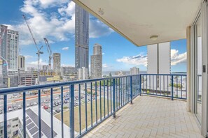Property grounds - Coastal Retreat with Ocean Views | Walk to Beach & Dining | Parking (Surfers Paradise)