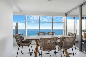 Dining - Sub-Penthouse Sky Home - Ocean & Skyline Views - Sleeps 12 (Surfers Paradise)
