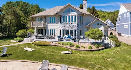 The Loon at Intermediate | Hot Tub | Waterfront