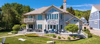 The Loon at Intermediate | Hot Tub | Waterfront