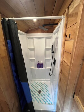 Bathroom - Cozy 1-bedroom Luxury Bus Conversion in amazing Gordonville TX at Lake Texoma (Gordonville)