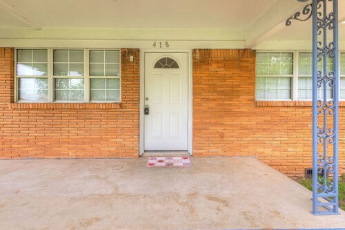 Roomy- 3 bedroom house able to sleep 8 in Duncan, OK