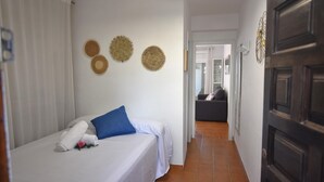 1 habitación, tabla de planchar con plancha y internet 
