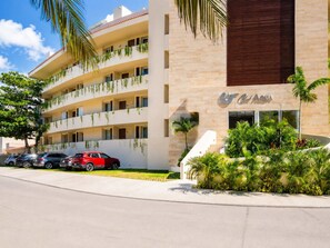 Exterior - Marina View, Pool & Beach Nearby (Puerto Aventuras)