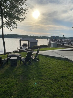 Terrace/patio - Talladega Race Fans, Exclusive, private water front RV spot on Lake Logan Martin (Talladega)