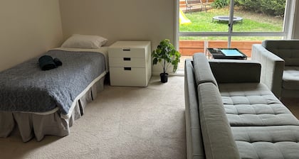 Curtin Cozy 2-bedroom House Near Canberra Hospital