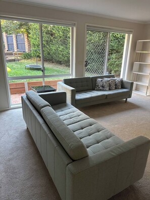 House, 2 Bedrooms, Smoking | Living area - Curtin Cozy 2-bedroom House Near Canberra Hospital (Canberra)