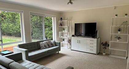 Curtin Cozy 2-bedroom House Near Canberra Hospital