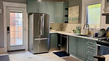 Fridge, microwave, dishwasher, coffee/tea maker