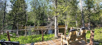 Platte River Cabin: Pratt River Autumn Getaway | Cozy Cottage + Waterfront