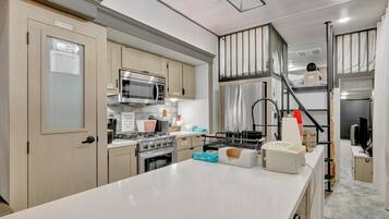 Design Mobile Home, Multiple Beds | Private kitchen