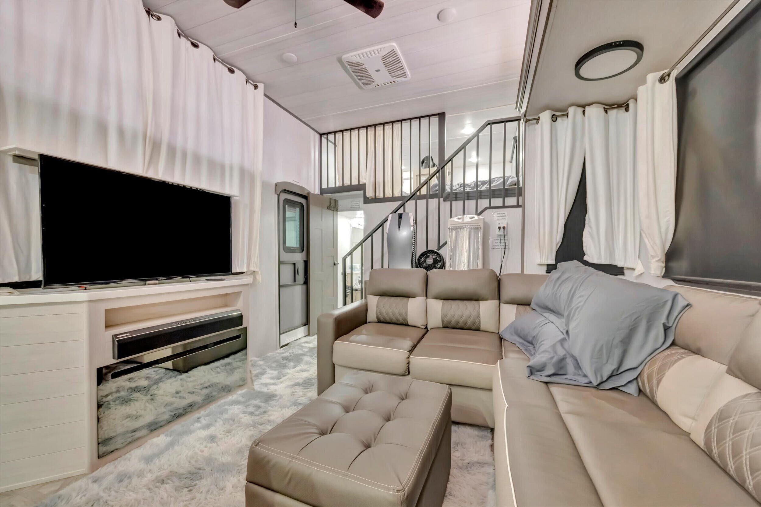 Design Mobile Home, Multiple Beds | Living area