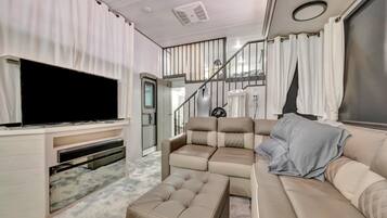 Design Mobile Home, Multiple Beds | Living area
