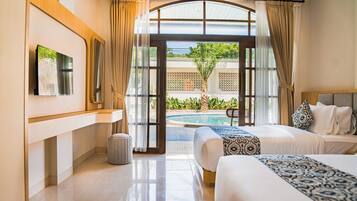 Kamar Double Deluks, teras, pemandangan kolam renang | Minibar, meja kerja, dan Wi-Fi gratis