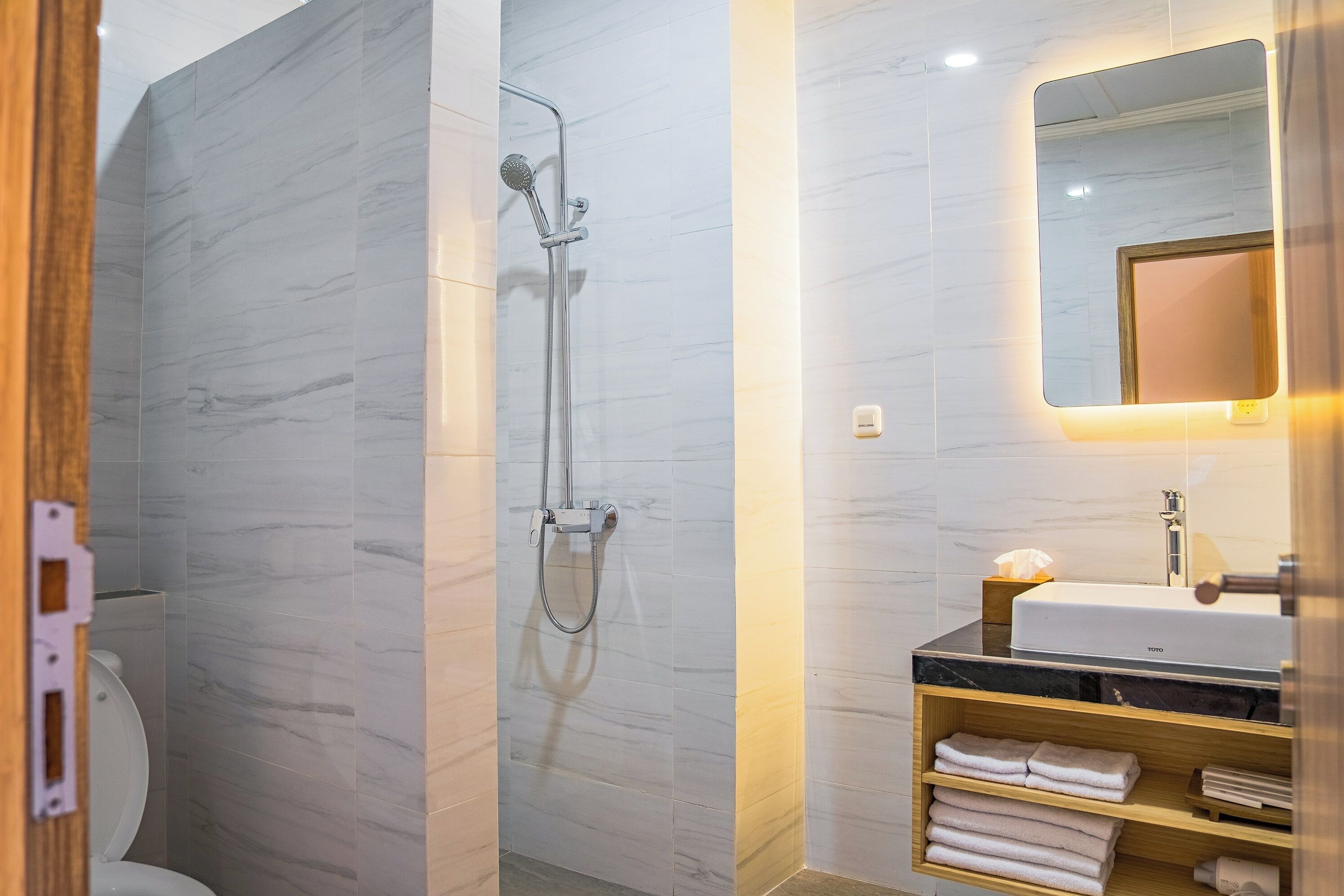 ห้องดีลักซ์ดับเบิล, ระเบียง, วิวเมือง | ห้องน้ำ | ของใช้ในห้องน้ำฟรี, สบู่, ยาสระผม, กระดาษชำระ