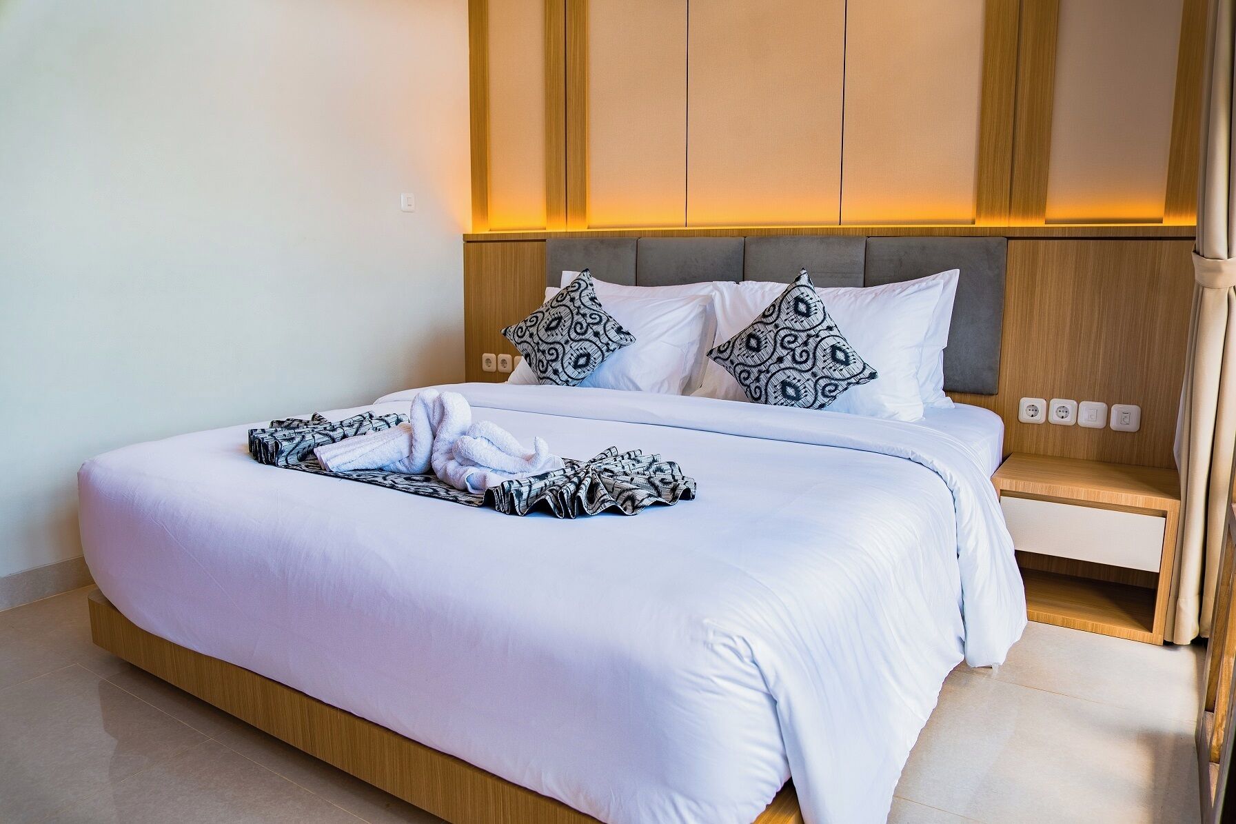 Habitación Deluxe doble, balcón, vistas a la ciudad | Minibar, escritorio, wifi gratis
