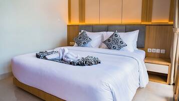 Habitación Deluxe doble, balcón, vistas a la ciudad | Minibar, escritorio, wifi gratis