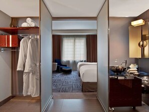 Tabla de planchar con plancha, wifi gratis, ropa de cama