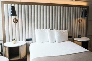 Tabla de planchar con plancha, wifi gratis y ropa de cama 
