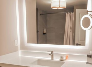 Hair dryer, towels - Riverside Hotel | Queen | Water Taxi Launchpad, Heated River Pool | 2 Units (Broward County)
