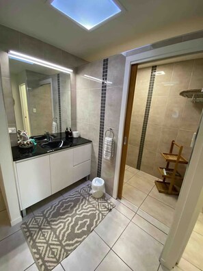 Interior - The Sandpit - Absolute Beachfront Escape (Wongaling Beach)