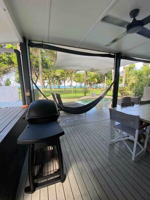 Outdoor dining - The Sandpit - Absolute Beachfront Escape (Wongaling Beach)