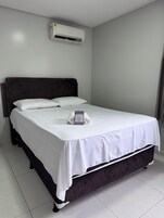 Estudio familiar, Aire acondicionado, vistas a la ciudad | Escritorio, espacio para trabajar con un portátil, wifi gratis