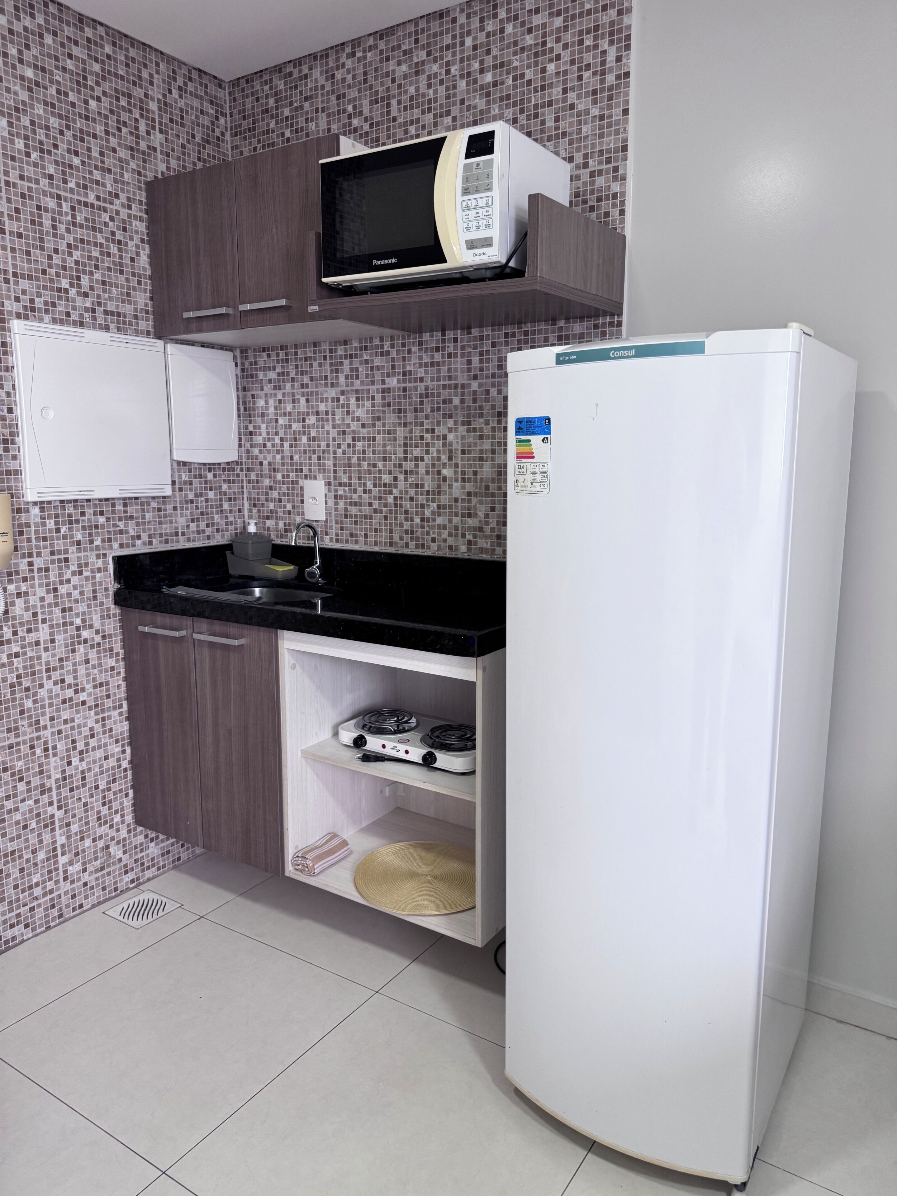 ファミリー スタジオ 冷房 シティビュー | 専用キッチン | 冷蔵庫、電子レンジ、調理器具と食器
